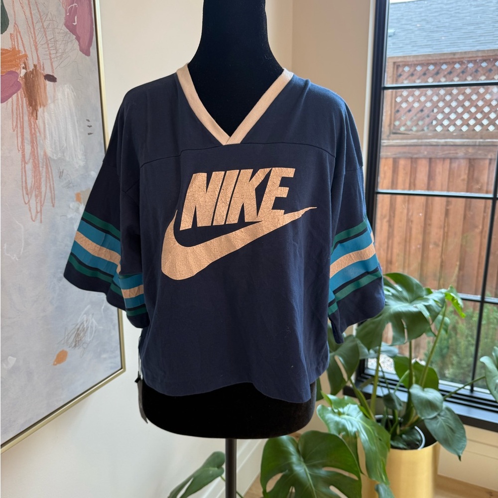Vintage Nike Navy and Teal V-Neck Cropped Top - 70s style!
